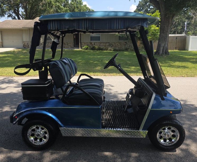 2009 Club Car Coupe Gas Golf Cart/ One Owner