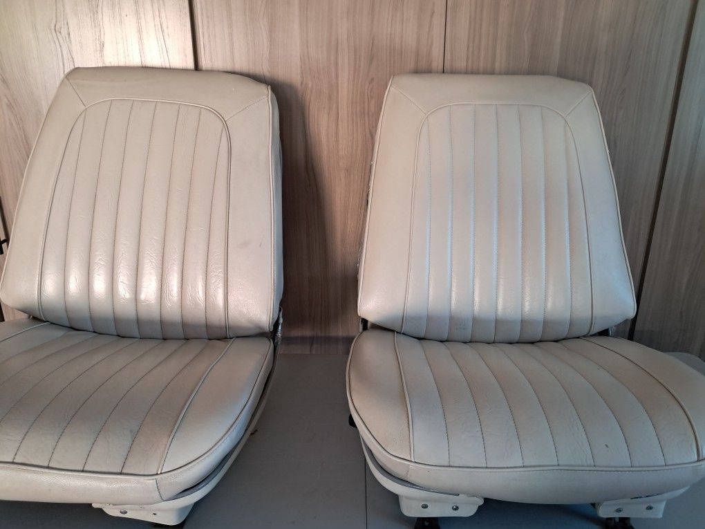 1972 PONTIAC LEMANS Front Seats
