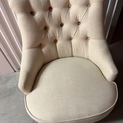 Chair without any rips or tears, Look!