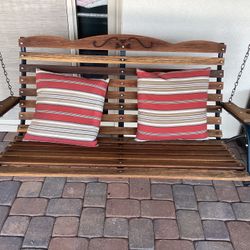 WOODEN HANGING PORCH OR PATIO SWING 