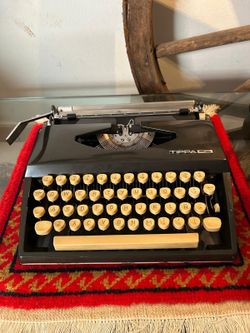 MAQUINA DE ESCRIBIR ANTIGUA