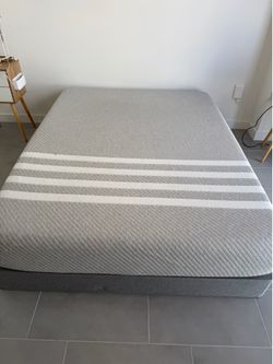 LEESA QUEEN BED