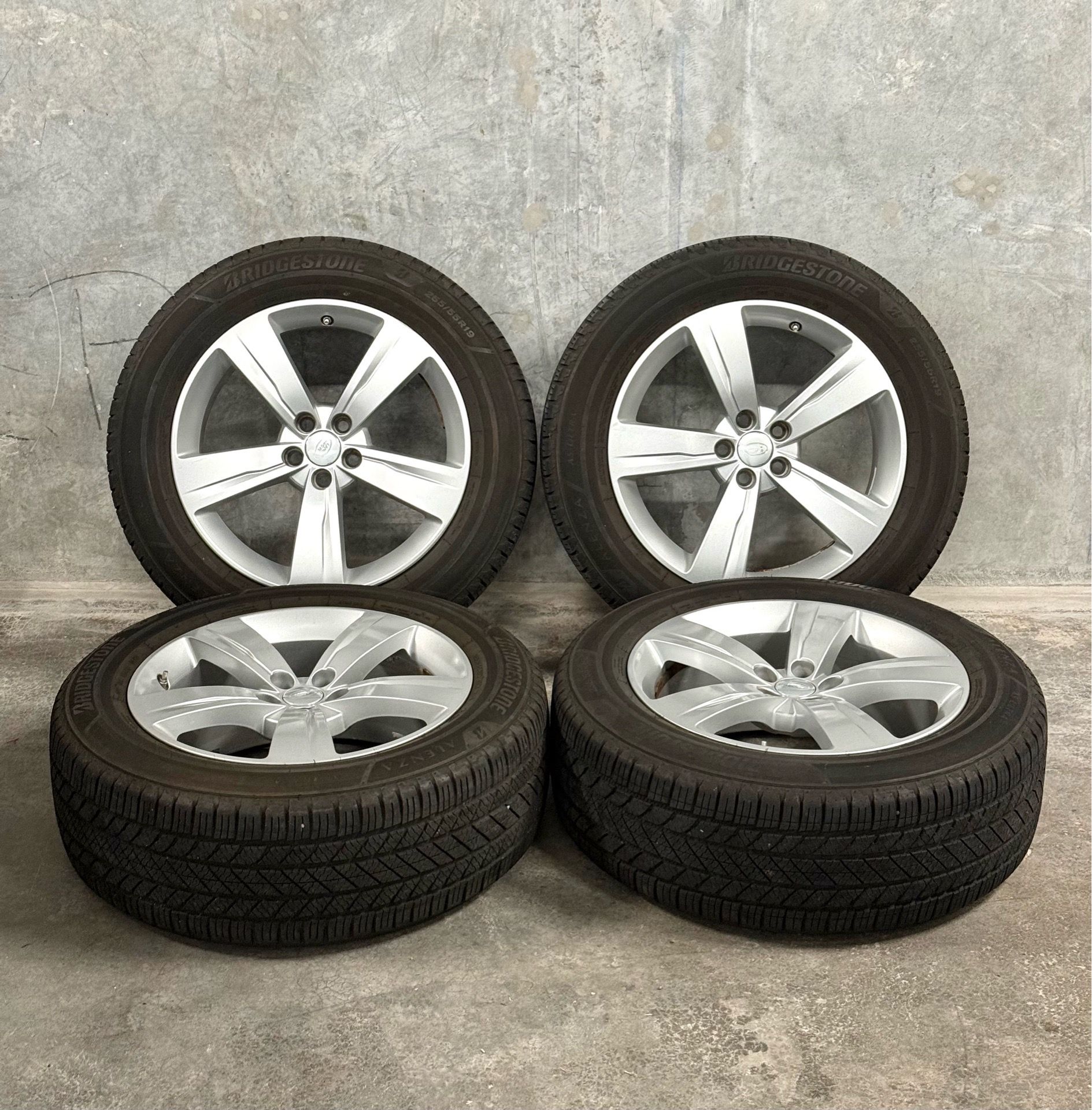 Land Rover OEM 19” Wheels & Tires Set – 255/55R19 Bridgestone Alenza – 70% Tread Life