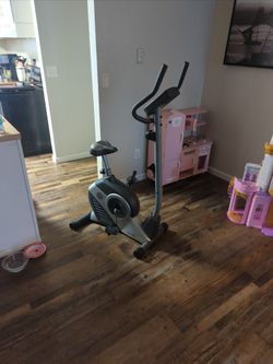 Gold's Gym Stationary Bike 