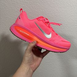 Nike Vomero 18 Solar Red