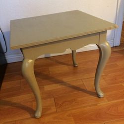 End table with hidden compartment