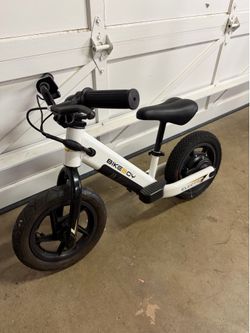 Kids electric balance bike