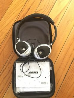 Bose Quite-comfort Acoustic Noise Cancelling headphones QC15