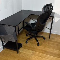 Desk With Chair 