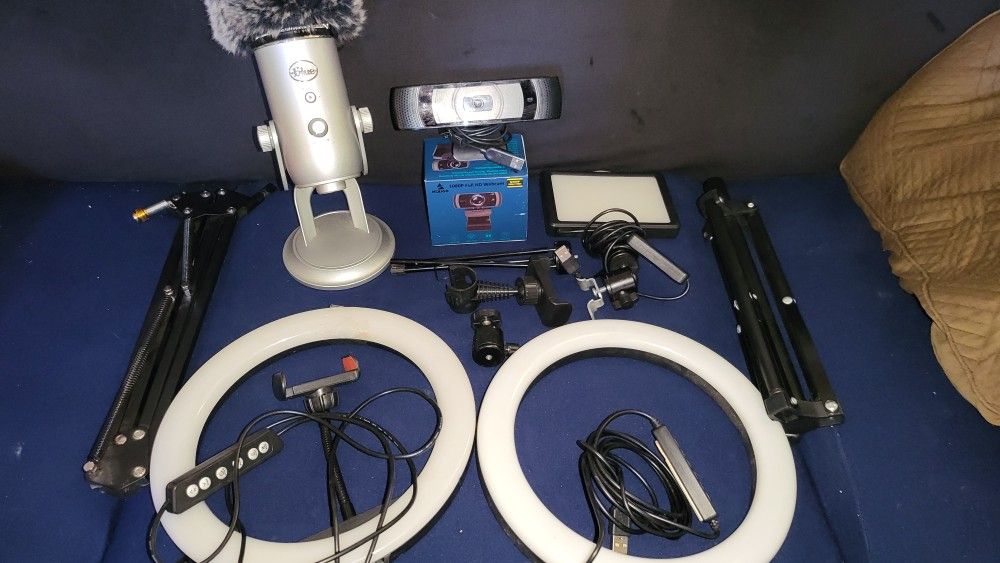 Various Streaming/Streamer Equipment 