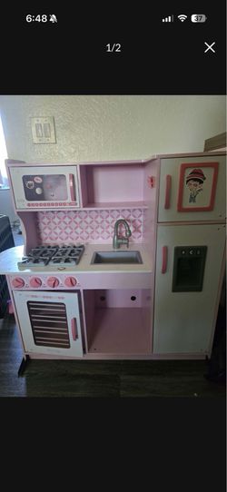 Play kitchen toy