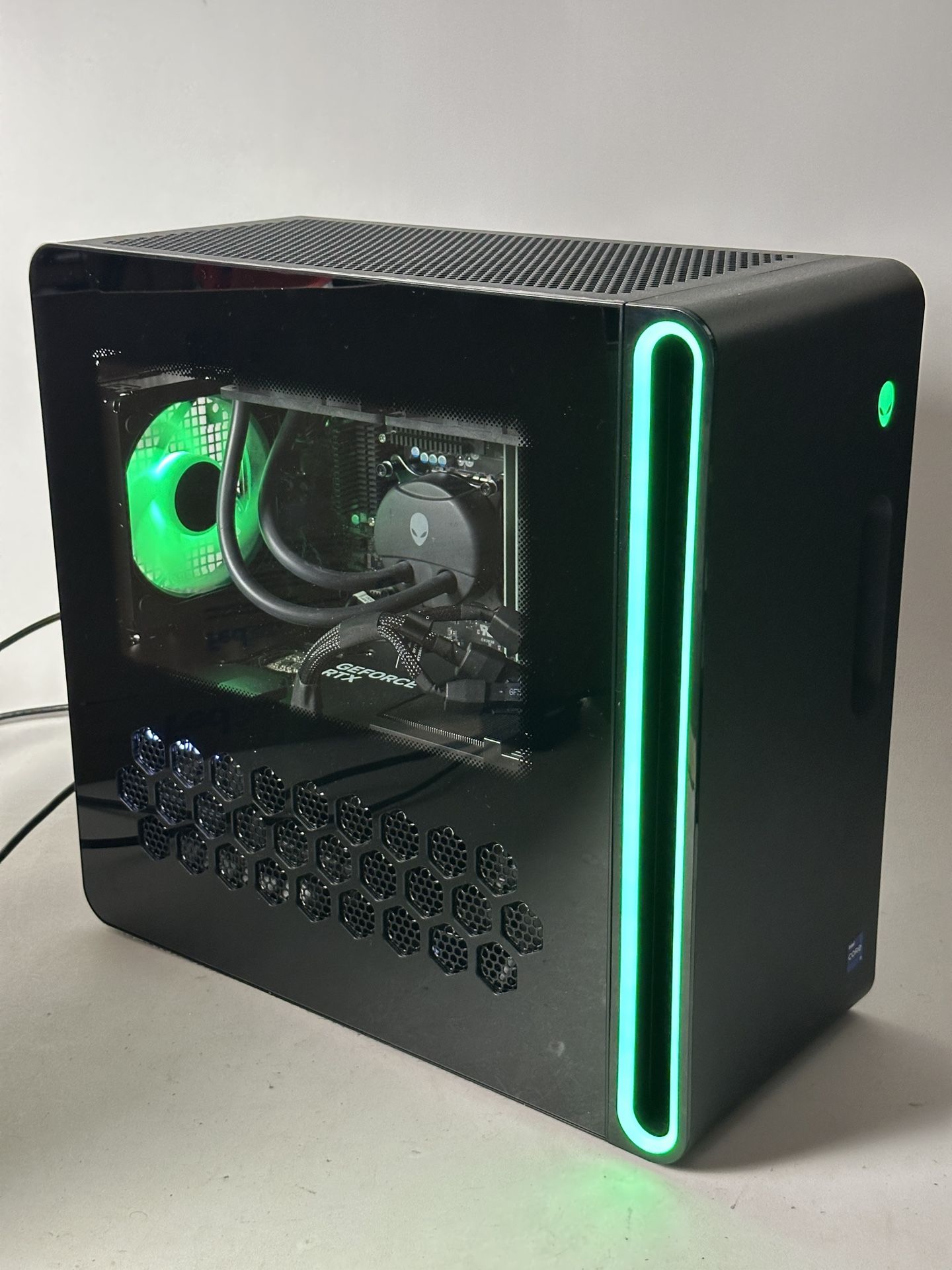 Alienware Aurora R16 Gaming - Intel Core i9-14900KF - 32GB DDR5 - RTX 4080 - 2TB SSD