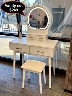 New Vanity Set with light 💡