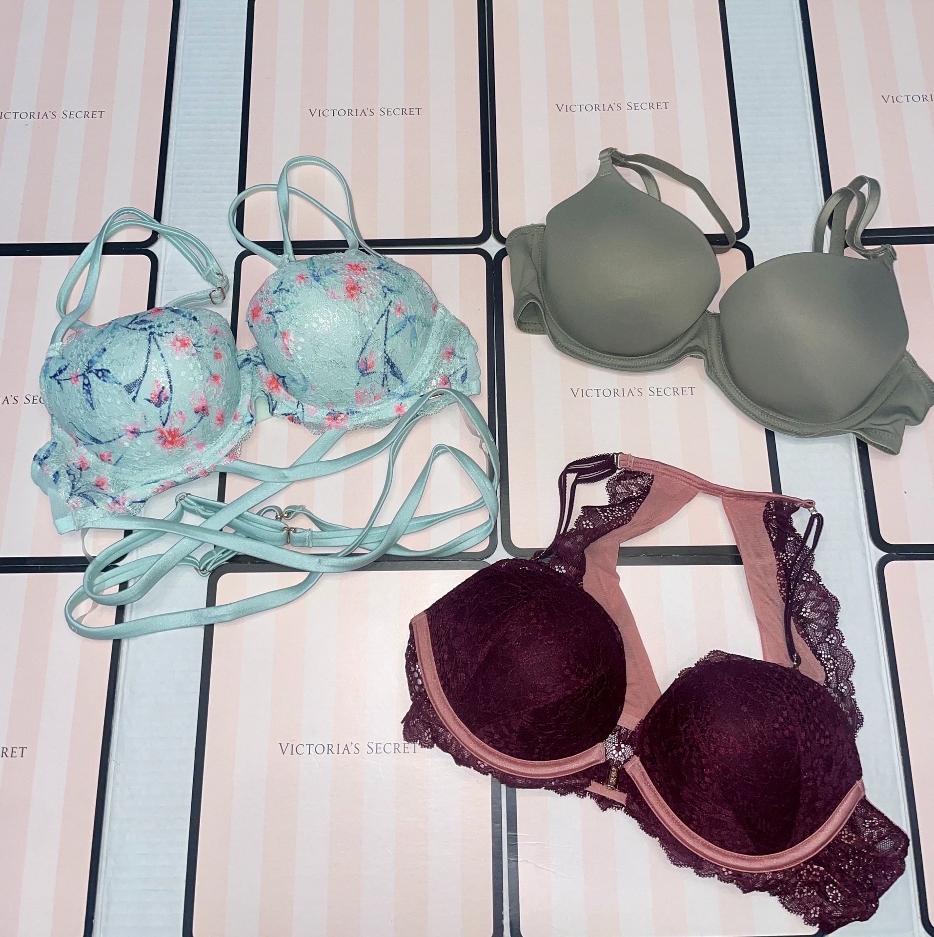 34B Vs PINK bras NWOT