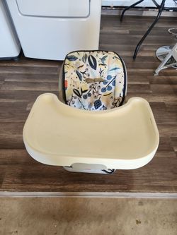 Baby stand to eat