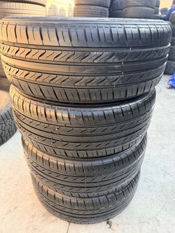 215 55 17 vendo un set de llantas usadas en excelente condición marca SENTURY