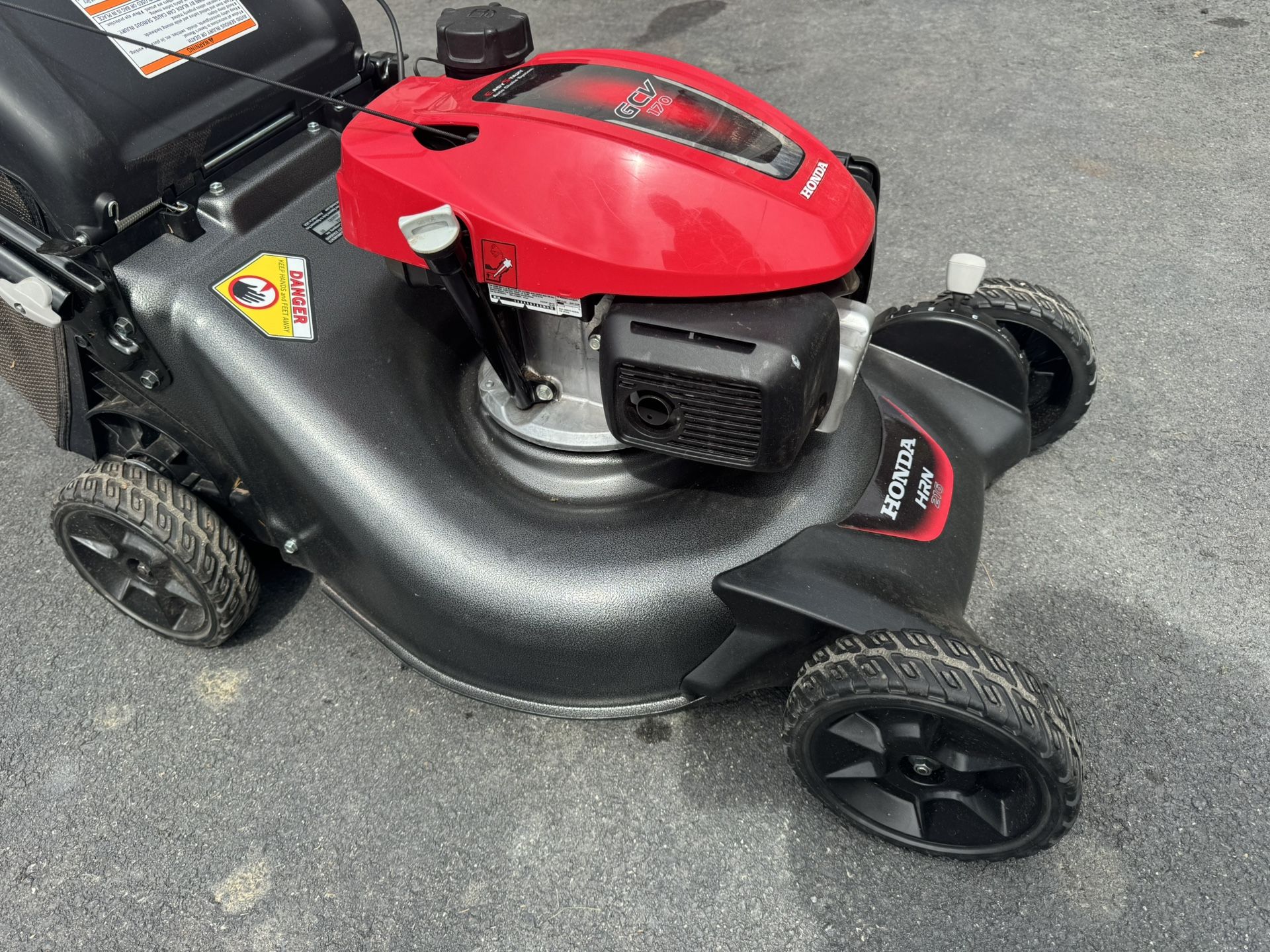 Like New Honda HRN 216 Self Propelled Mower 170cc Engine w/21” Cutting Deck.Quality Honda.Price Firm