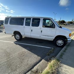 Ford 350. Año 2007 Vidrios Eléctricos Millas 190.321 Título Limpio X $4950.  O Mejor Oferta 