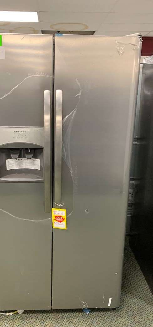 Frigidaire Refrigerator 33 Inch Wide New Frigidaire Refrigerator!! 33 inches wide! Side by side with