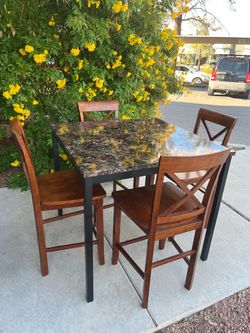 5 piece high top dining set ( can deliver for $10 )