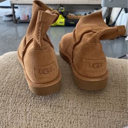Boots UGG New Never Used Camel Size 6 