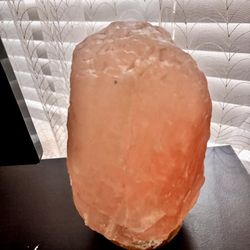 100$ Authentic  Himalayan  Rock Salt Lamp 