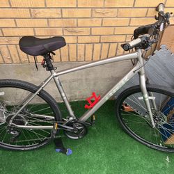 TREK Bicycle - model : Verve 3 XL