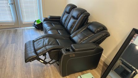 Electric authentic leather couch , double stitched , one electric side does not extend . Could be easily fixed