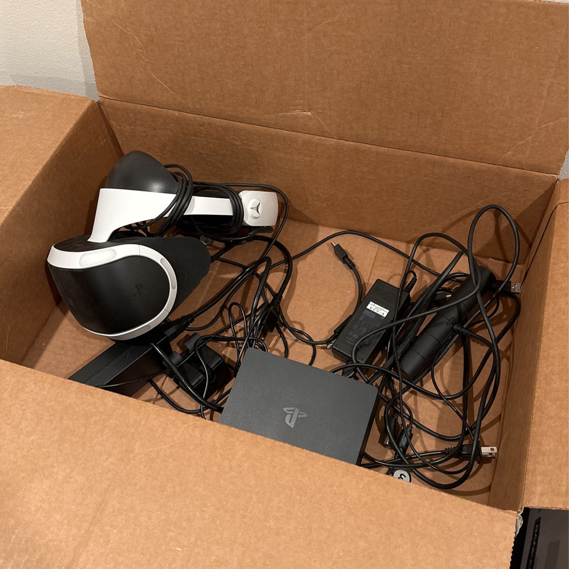 PS4 VR Headset With 2 Games for Sale in Inglewood, CA OfferUp