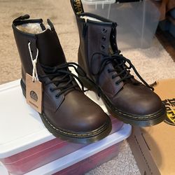 New In Box Dr.Martens Youth 4