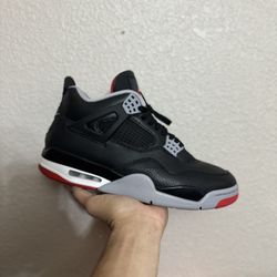 Jordan Bred 4 Reimagined size 9.5 VNDS 