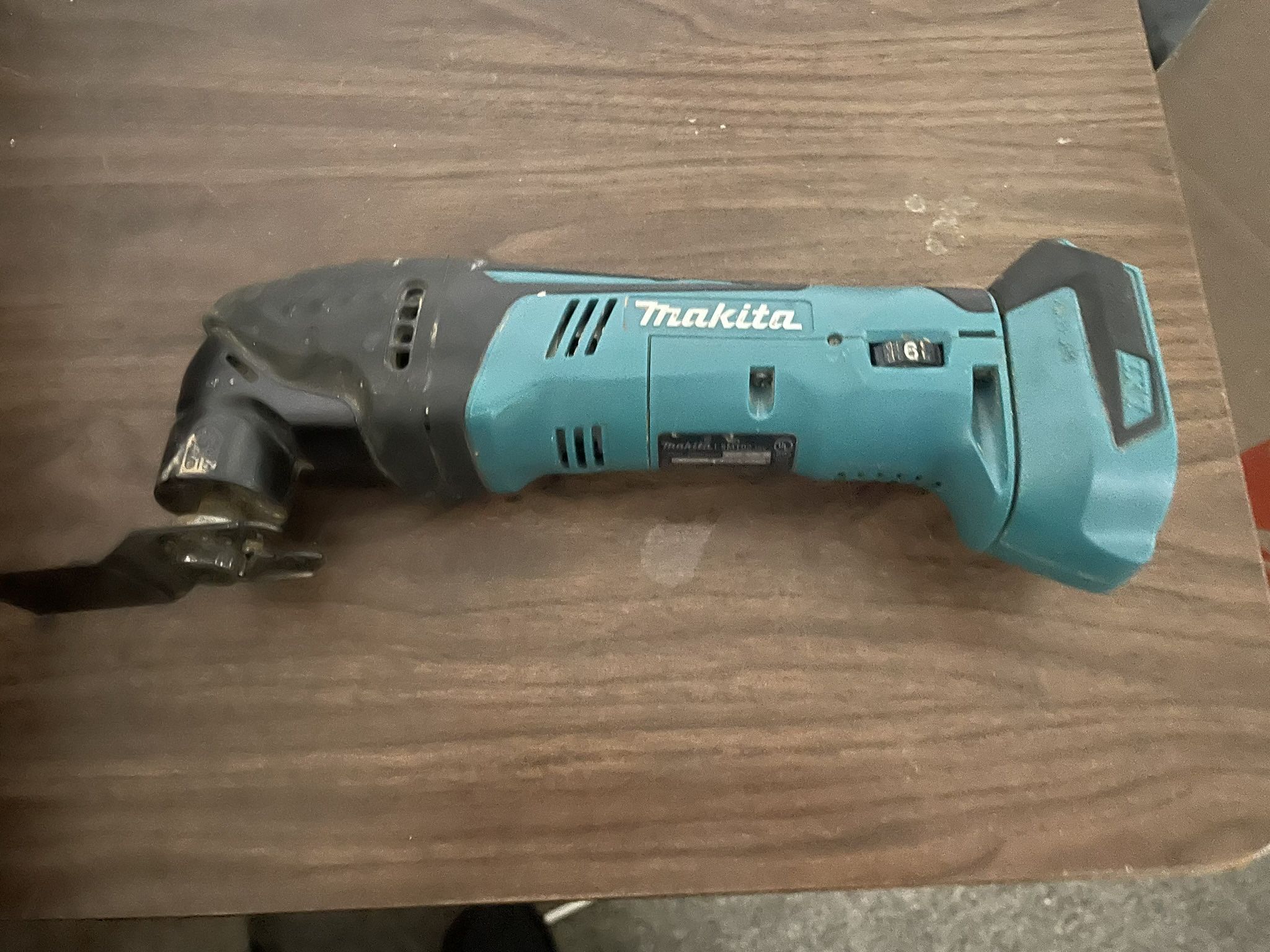 18V LXT Lithium-Ion Cordless Variable Speed Oscillating Multi-Tool (Tool-Only) With Blade and Accessory Adapters