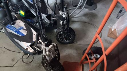 BothUber scooter 1600w48v  needs new batteries