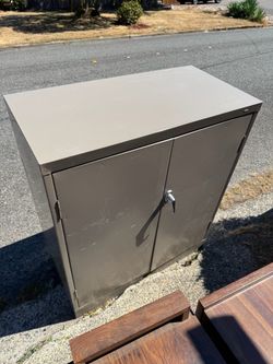 Metal cabinet