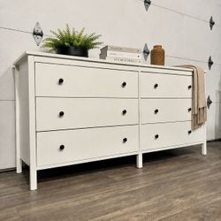 Modern White Dresser w/ Black Knobs – Wide Chest