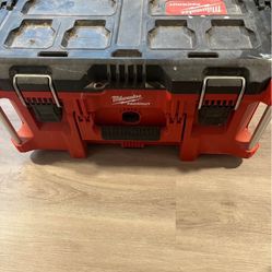 Milwaukee Pack out 2 Dewalt Orbital Sanders 