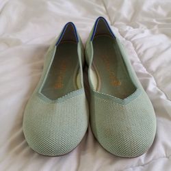 Rothy's The Flat RETIRED Women’s Sz 9.5  Mint Green Round Toe Classic Ballet Flats

Gently used from smoke and pet free home 