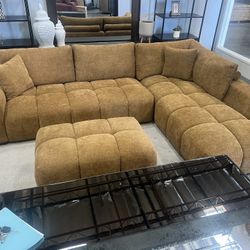 New Comfy Luxury Sectional With Large Rounded Arms / Accent Pillows.  120x80x35H.  Brown, Grey Or Beige.  Free Delivery!