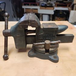 Vise 3.5 inch like new swivel Cash only Groveland