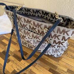 Authentic Michael Kors Purse. (Greenway Rd And Cave Creek Road)