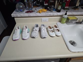 Girls  Tennis Shoes  New Balance  And  NIKE 270