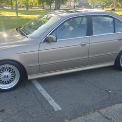 2001 BMW 525i ..SUPER CLEAN!!
