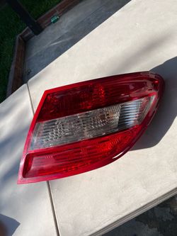 Tail lights Right rear Mercedes Benz c class 2008 al 2011