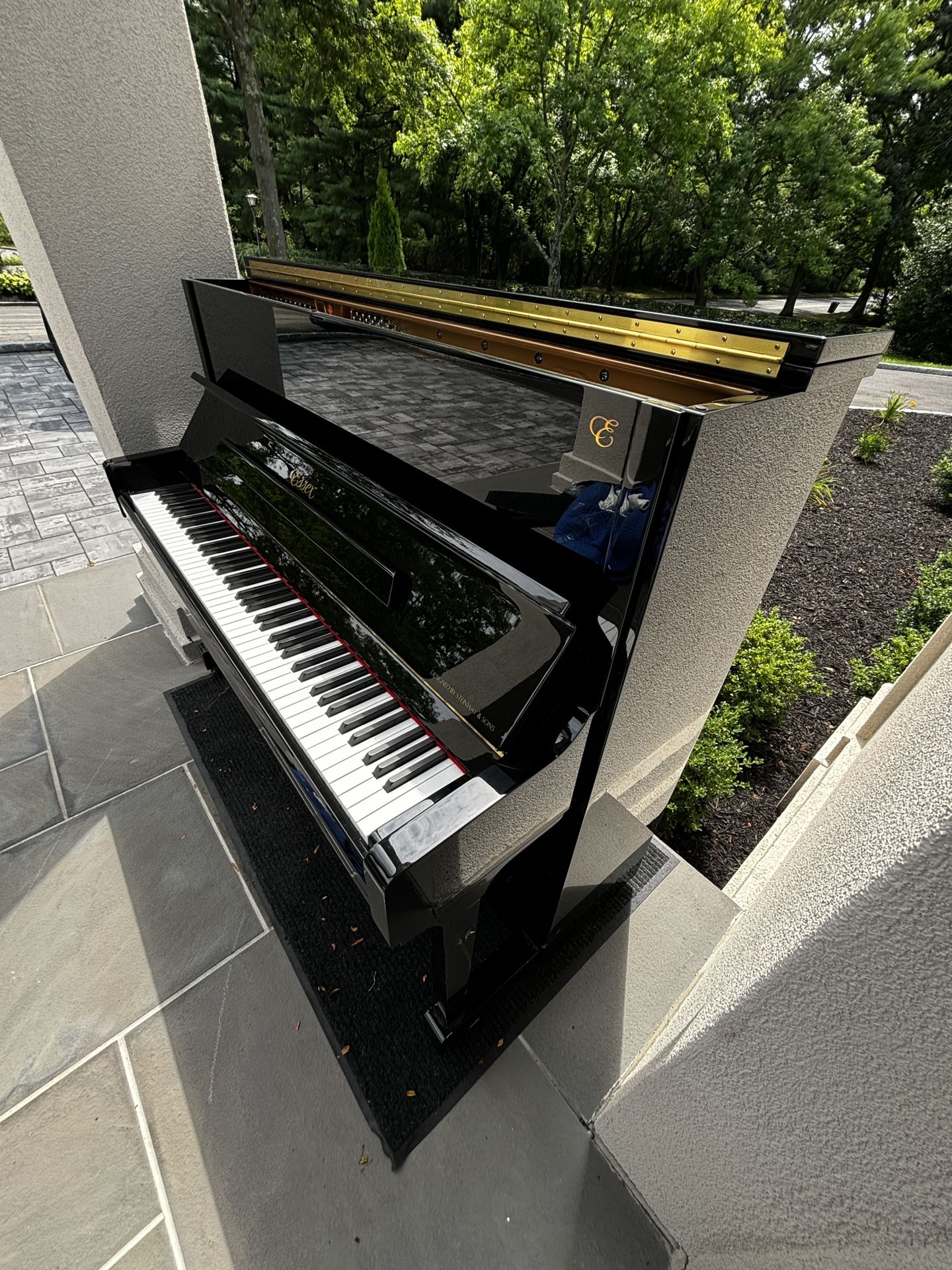   ESSEX PIano EUP-123E 