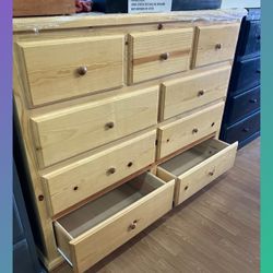 9 drawers dresser / Nine drawers dresser
