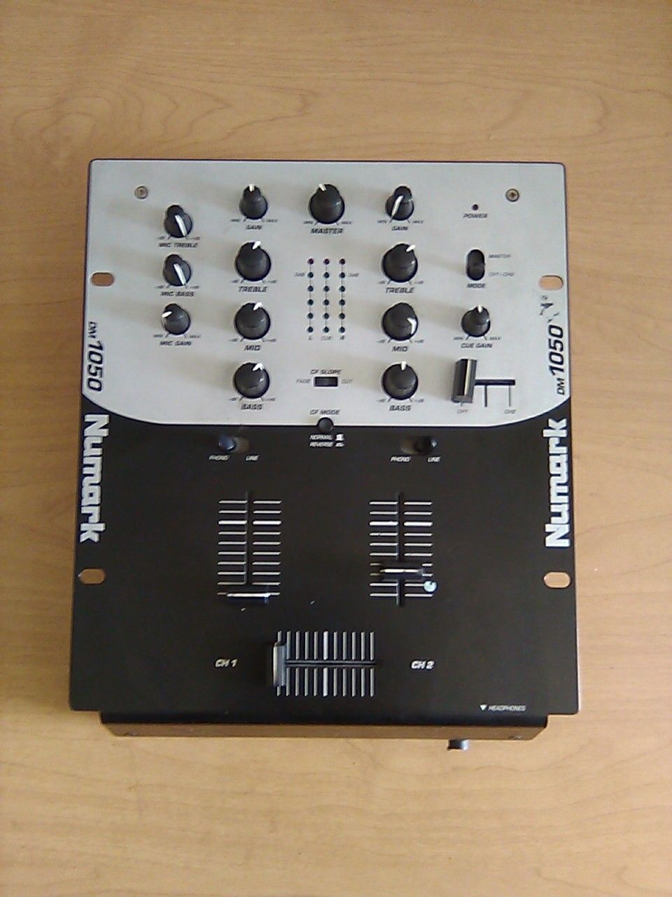 Numark DM-1050
