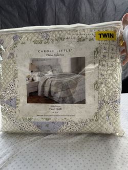 Twin comforter