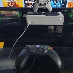 Xbox One series  S 2tb Plus Extras! $300