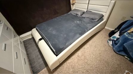 Queen Bed White Furniture Set - Marble