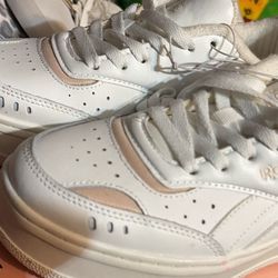 Shoes New White  Reebok.    NEW NEW